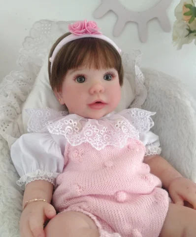 Bebe em Silicone Sólido Kit Ava ,43 cm .
já tem mamãe.
Encomendas whatsapp 31 99