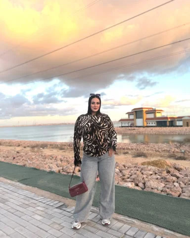 Hi 🐅🐅

‎التوب القطيفه الخطير ده ال cut بتاعته لذيذه وعملي جدا غير انه طبعا مست