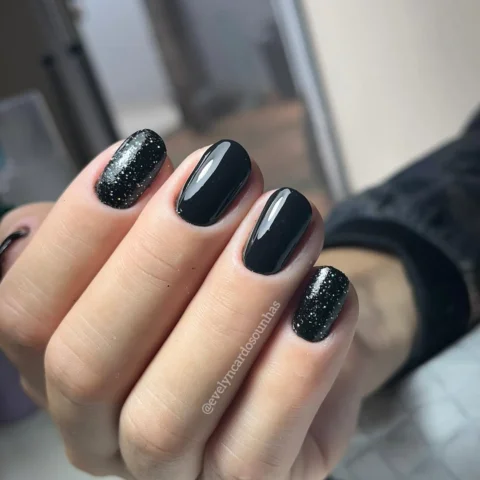Black!!!

Esse que usei é o da @impala 

O glitter é da @lojatalitacardozo 

#un