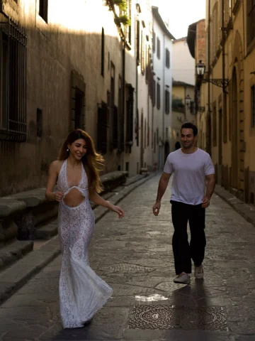 A little glimpse of what’s coming in 2027 🤭💍🇮🇹 

Photographer: @taizarossini
