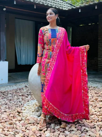🌸 පාට පාට ඇදුම වගේම හිතත් ලස්සන වෙන්නම ඕනි💕

👗 @_curveandline_
