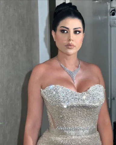 Total look 🧿
@amine_mua 
@meriem_trabelsi_bridal
 @azar_diamonds
 @dahliabeauty