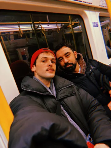 Gösteriye diye gittiğimiz Londra’dan harika oyunlar izleyip Jessie Buckley ile g