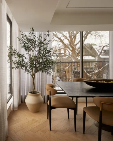 Soft light, warm wood, nothing fighting for attention… just quiet, intentional d