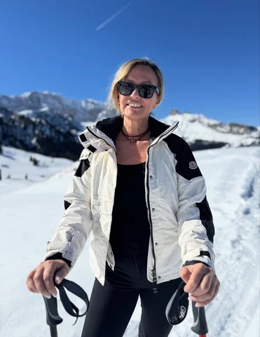 Tra cielo blu e neve infinita ❄️☃️🤍 ♾️ 

#montagna#neve#wintervibes#dolomiti#bl