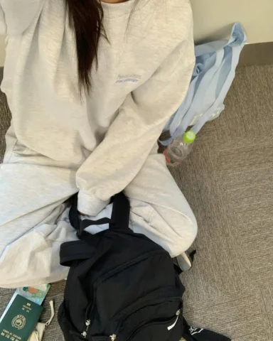 여행을 책으로  따진다면
포레스트스위머에게는 ‘시’입니다
완벽한 형식이 없는 가장 자유로운 장르면서,
매일 읽히진 아니지만
마음이 건조해졌다싶을