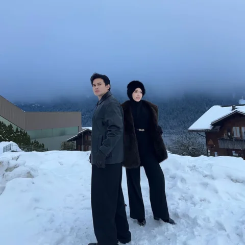 The world freezes, love stays warm
.
@emiradelyati