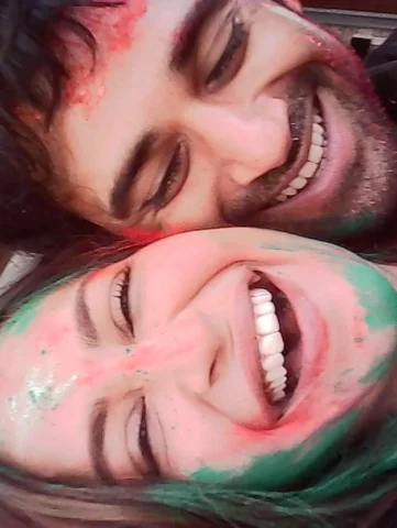 Happy Holi! ❤️ 
.
.
Ok now back to samosa’s and rajma chawal 🫠🫠🫠
.
.
❤️❤️❤️