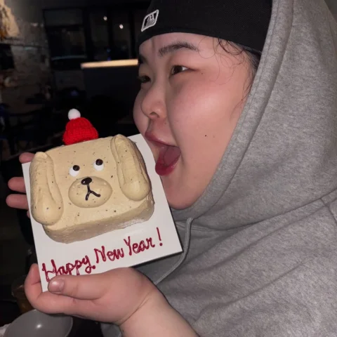 2025년을 보내며•••

여러분들의 관심과 애정 덕분에
올 한 해를 정말 행복하게 보냈습니다.
‘아. 나 진짜 복이 많은 사람이구나’라는 걸

