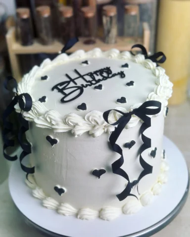 Торт молочная девочка на 2,5 кг

#cakelambeth
