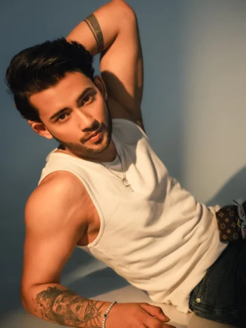 Cold eyes, warm soul. 🖤
#deepakians #mensfashion #modelvibes #indianmodel #stre