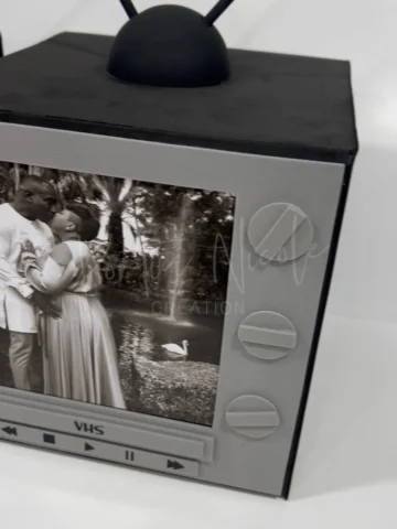 Custom Love Stories in Every Detail 

From vintage charm to modern elegance, eac