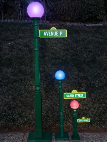 Bring the magic of Sesame Street to your party! 

Our custom light posts are the