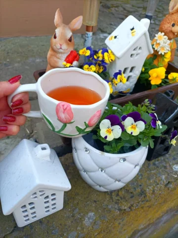 Miłego weekendu ☺️☕🌸 
#weekend #Kubeczek #biedronka #brateczki💜🌼 #miłego🍃🤍