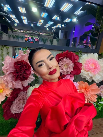 La multi ani tuturor femeilor! 🌹🥂♥️💫
Sa nu uităm niciodată cat suntem de spec