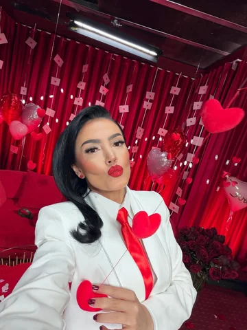 Happy Valentine’s Day! 💞🩷💘💖
Si totusi, iubirea merita sărbătorită în fiecare