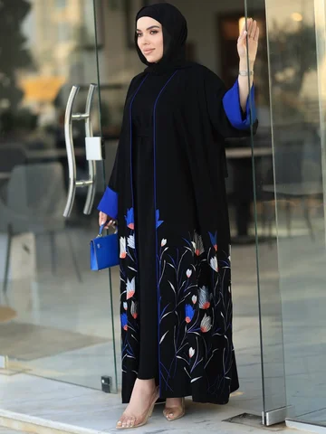 عباية العيد 💙
مناسبة لكل وقت تفاصيل التطريز والالوان لعيد مميز 
بإطلالة راقيه و