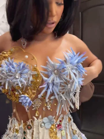 Eye Candy Candids 🥰 Which one do you like?

Shop www.angelbrinks.com (First ite