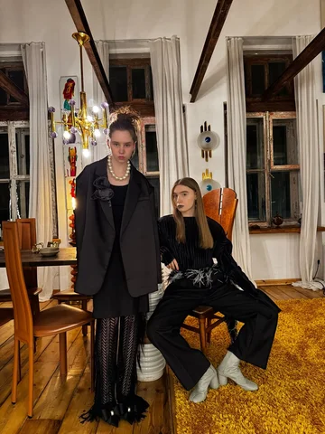 ❌ дрися сися
✅ дрис ван нотен