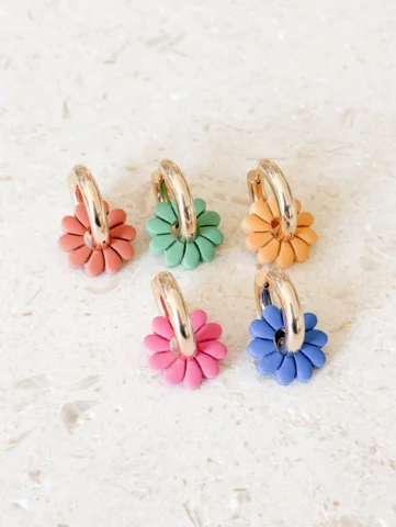 Interchangeable charms are the PERFECT addition to your collection. So many vari