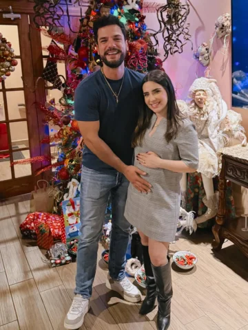 Merry xmas de parte de los Alemán Urdapilleta 🩷🎄 la próxima navidad ya seremos