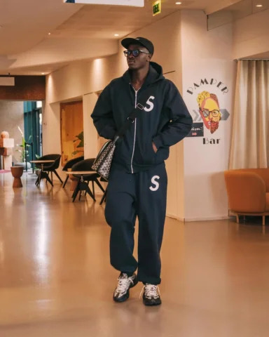 Content de retrouver les frères ! 🇸🇳❤️

Si j’ai les Ray-Ban, vous savez déjà…�