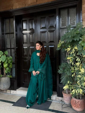 Eid Mubarak 🌙
Peace, love, and blessings always ✨
#eid #eidoutfit #eidulfitr 
W
