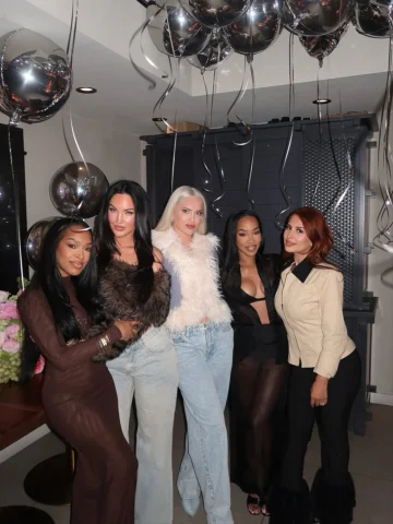 Celebrating my twin girls 🎂👯‍♀️🥂🍣 @FashionNova ad