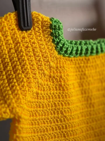 Arrasta para ver a peça completa ✨️ As mini queridas também merecem um crochezin