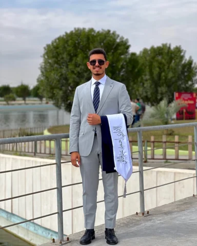 🧑🏻‍🎓🎓