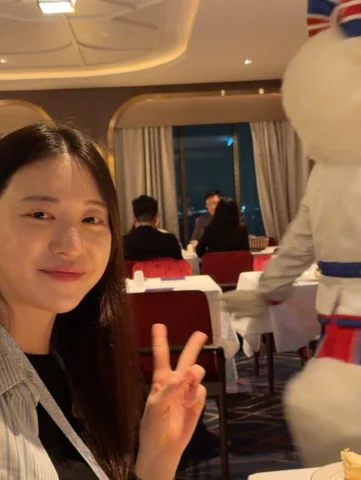 싱가포르 1일차!
서숨언니랑 찰스님이 찍어준 나의 디즈니 크루즈 출항식까지✨
깜짝으로 로다주 등장했을 땐 기절할뻔 했음…😵‍💫

그리고 쪼유