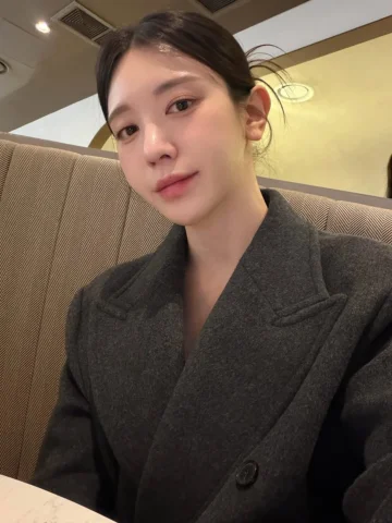 조땡&유주니랑 같이 촬영 다니고 틈틈히 퍼즐도 하고🧩✨
2주 사이에 배가 엄청 나옴(저땐 힘주면 들어갔는데🤣)
짱아가 점점 커지고 있는게 느