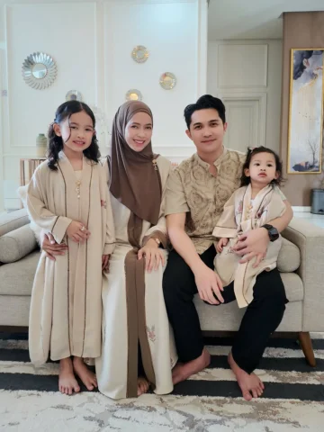 Mohon maaf lahir dan batin ya 😇🥰