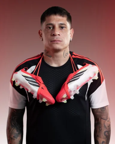Precisión en cada toque. #Predator @adidasfootball