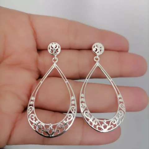 $30.000 ✨ GOTA ELEGANTE ✨
Delicados, femeninos y llenos de encanto💫 Estos aros 