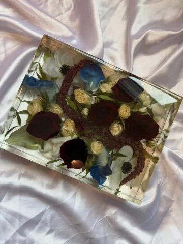 Beautiful combination of fresh and artificial flowers! 

First post of 2026 and 