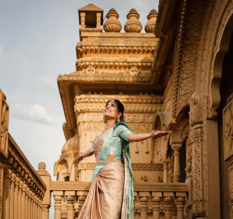 கனா கண்டேனடி 🪶🦚🪷
.
.
MUAH @makeupby_sharmy 
📸 @manoj_visuals 
Saree @agathi_
