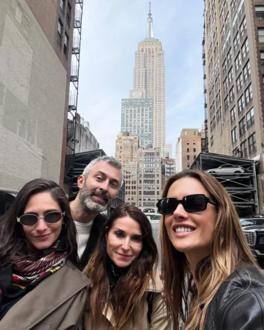 Friends In The City 🗽🍸🍎