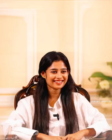 Janu😍
Follow @janany_addictz
.
#janany #jananyarmy #jananykunaseelan #biggboss 