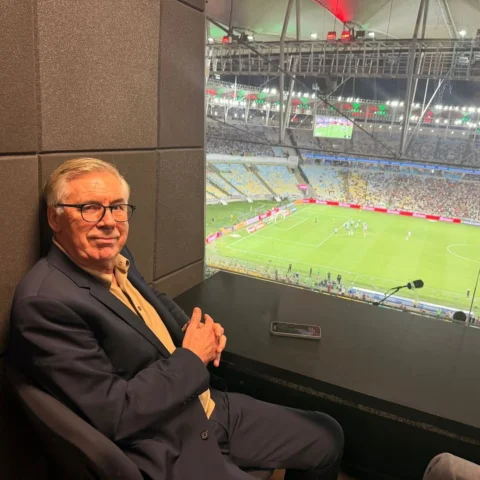 Acompanhando de perto o talento brasileiro em um estádio lendário.

Closely foll