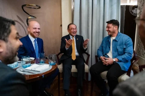 Malezya Başbakanı Sayın Anwar Ibrahim ile bir araya geldik.

Sayın Bilal Erdoğan