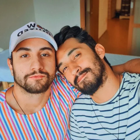 É muito louco aquelas sintonias de casal...
Falam juntos, pensam juntos, batem o