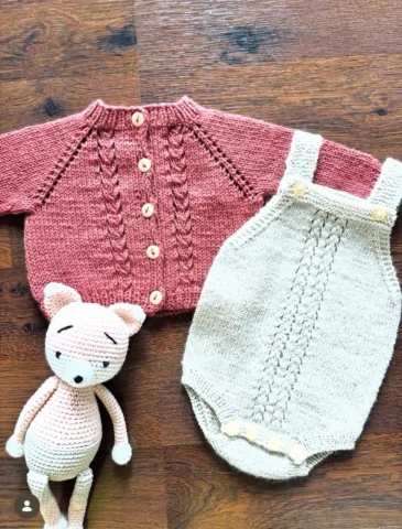 🤍 I love when I get to post pictures of other knitters who used my patterns to 