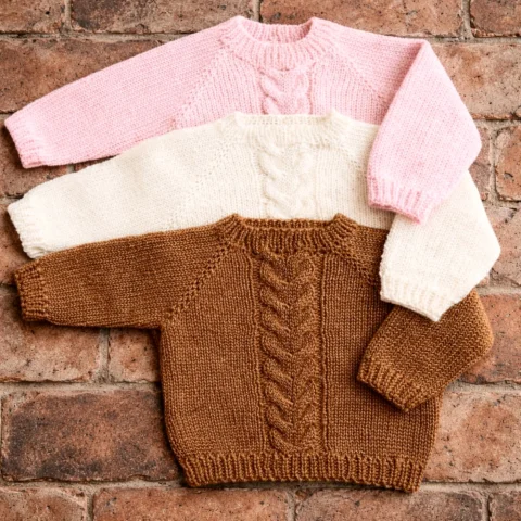 🤍 Top-down Hunter Sweater pattern in sizes 0-6 years is available in my Ravelry