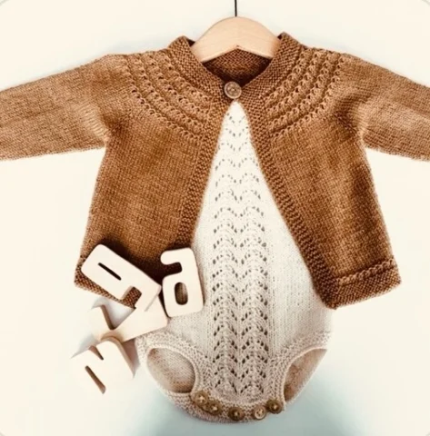🤎 Nora Cardigan and Hygge Romper patterns are available in my Ravelry and Etsy 