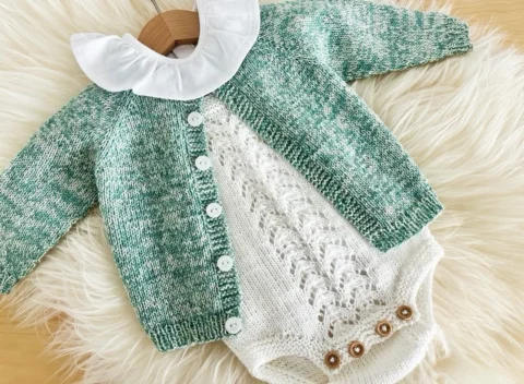 🤍 Hygge Romper and Beginner Cardigan patterns are available in my Ravelry and E