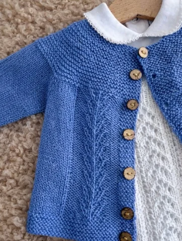 💙 Pretty Pines Cardigan and Lola Romper patterns are available in my Ravelry an