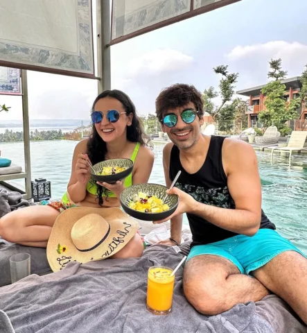 Happy Holi everyone.🫟 We may not have रंग but we have रंग बिरंगी salad 😂😂.