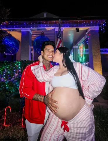 Nosso Natal mais especial a espera de nosso bebê… 🥹❤️🎄 
Feliz natal amores 🙏�