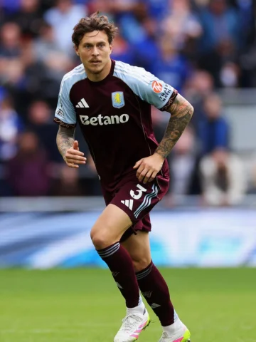 Very happy to make my debut in these colours today!